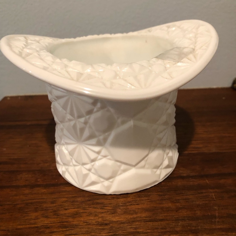Fenton milk glass Top Hat Vase